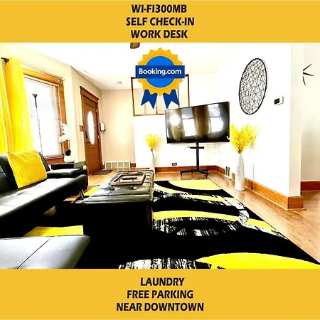 The Amber Retreat - Brooklyn Centre Comfort - Charming Space For Families, Couples & Business Travelers Near Downtown - With 300Mb Wifi, Parking & Self Check-In